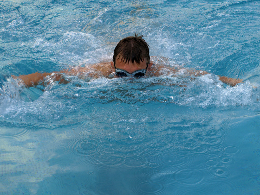 Schwimmen ist ideal für Sport im Sommer