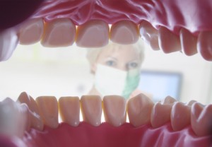 Implantate oder ein Gebiss als Zahnersatz - apotheken-wissen.de