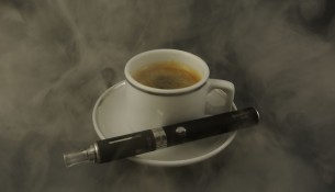 Kaffee und E-Zigarette - apotheken-wissen.de
