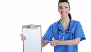 Portrait Krankenschwester mit Clipboard