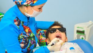 Kinderbehandlung beim Zahnarzt - apotheken-wissen.de
