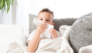 Kind mit Hausstaub-Allergie - apotheken-wissen.de