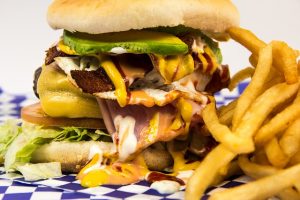 Hamburger mit Pommes frites: Cholesterin-Booster